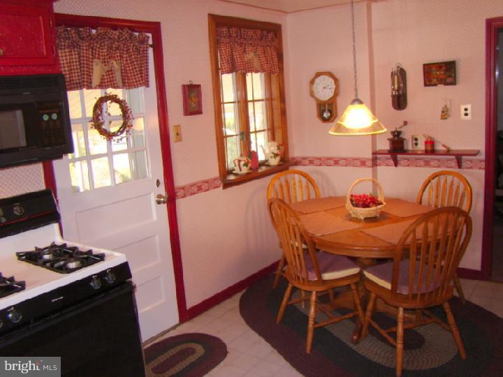 629 Topsfield Road Hatboro, PA 19040 - Photo 9 of 25 Kitchen