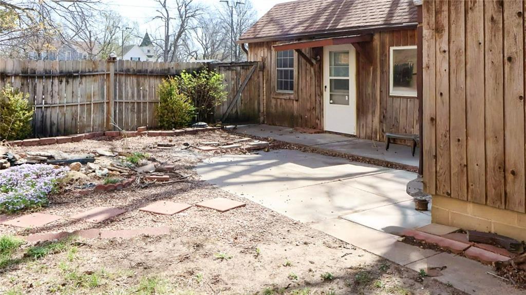 203 South Sycamore Street Iola, KS 66749 - Photo 12 of 19