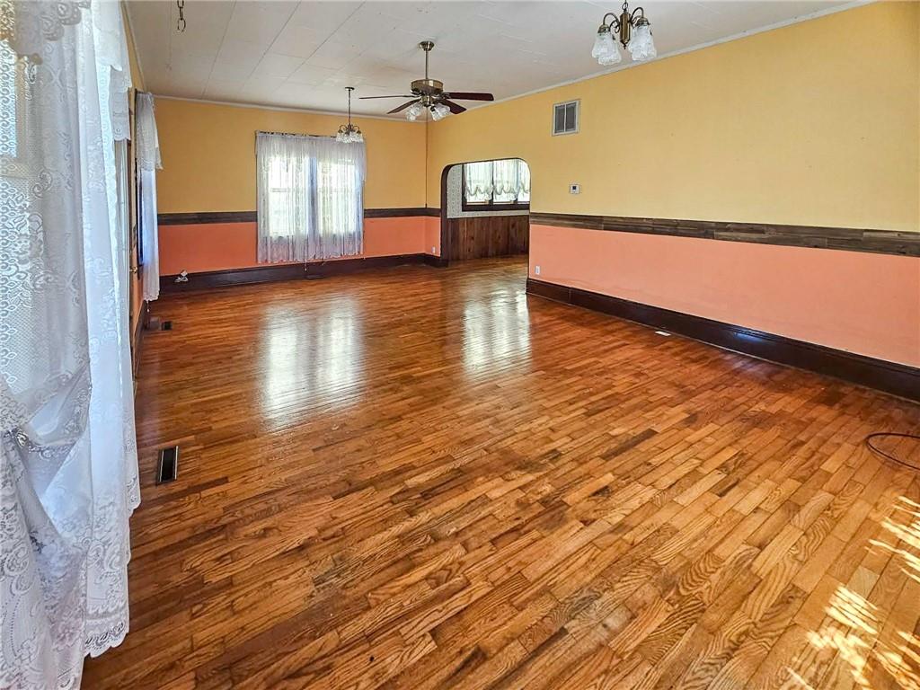203 South Sycamore Street Iola, KS 66749 - Photo 2 of 19