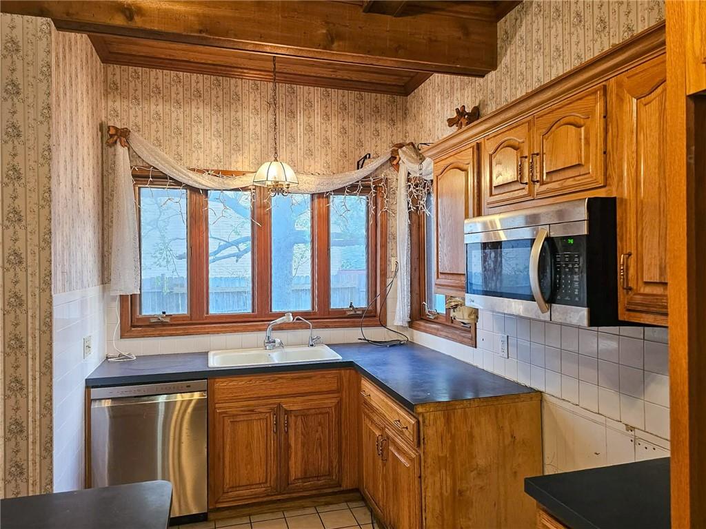 203 South Sycamore Street Iola, KS 66749 - Photo 10 of 19