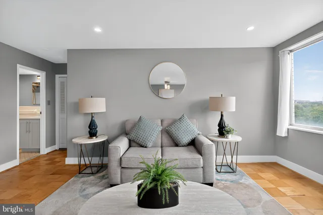 $234,900 | 10201 Grosvenor Place, Unit 1425, Rockville, MD 20852