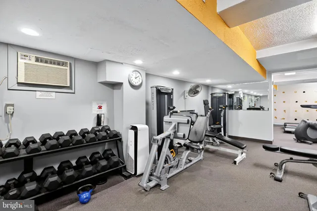 $234,900 | 10201 Grosvenor Place, Unit 1425, Rockville, MD 20852