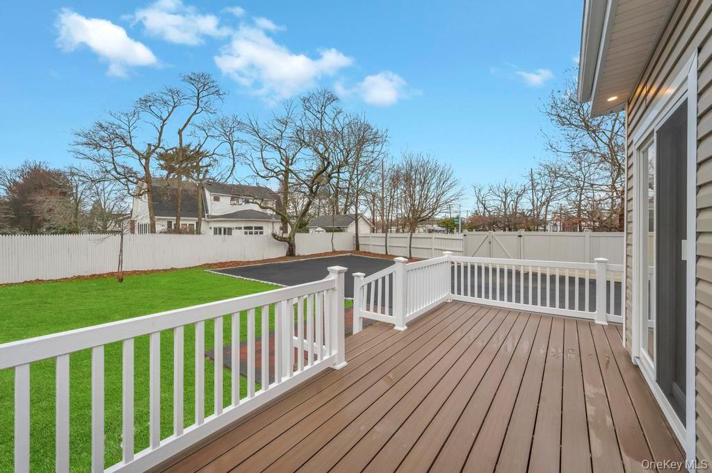 92 Sunset Road Bay Shore, NY 11706 - Photo 13 of 42