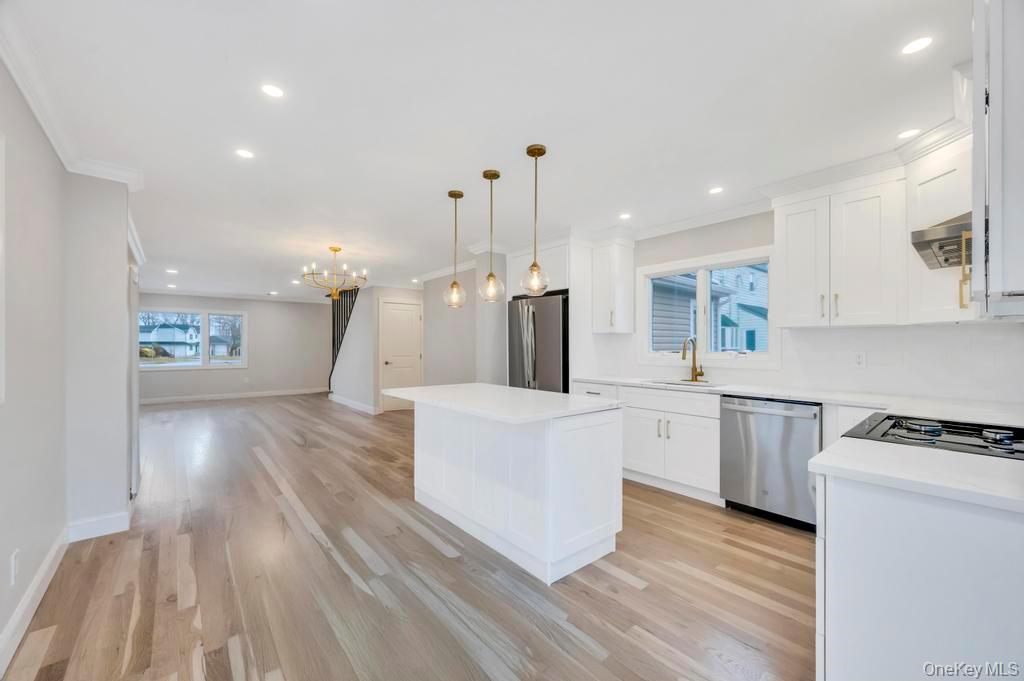 92 Sunset Road Bay Shore, NY 11706 - Photo 23 of 42