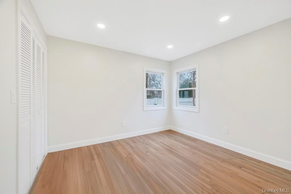 92 Sunset Road Bay Shore, NY 11706 - Photo 25 of 42