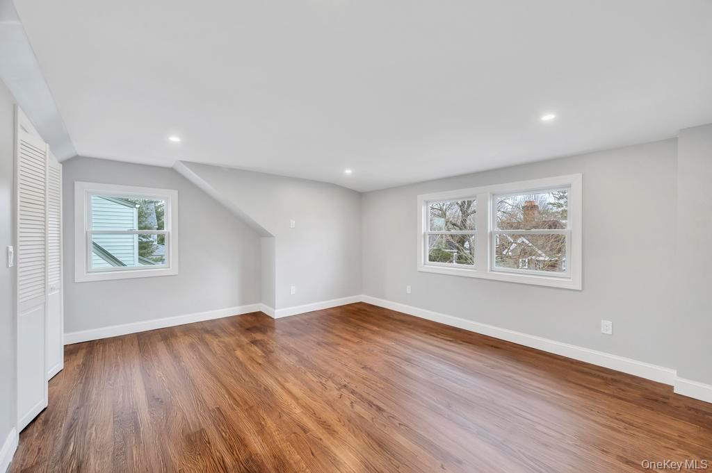 92 Sunset Road Bay Shore, NY 11706 - Photo 33 of 42