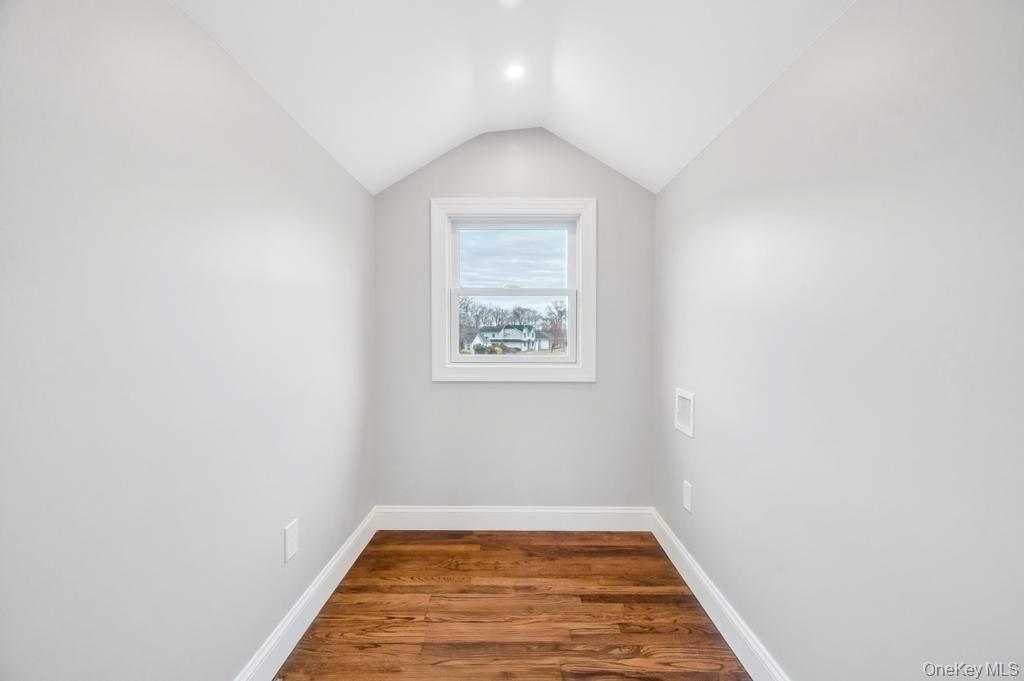 92 Sunset Road Bay Shore, NY 11706 - Photo 38 of 42