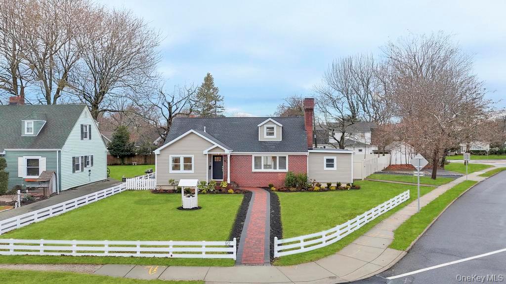 92 Sunset Road Bay Shore, NY 11706 - Photo 4 of 42