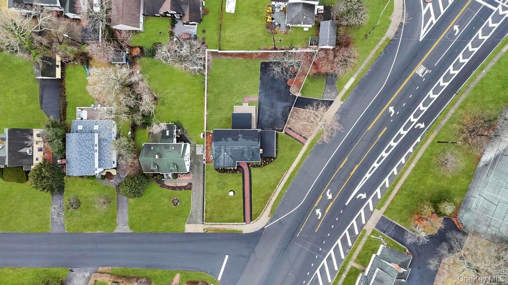 92 Sunset Road Bay Shore, NY 11706 - Photo 6 of 42