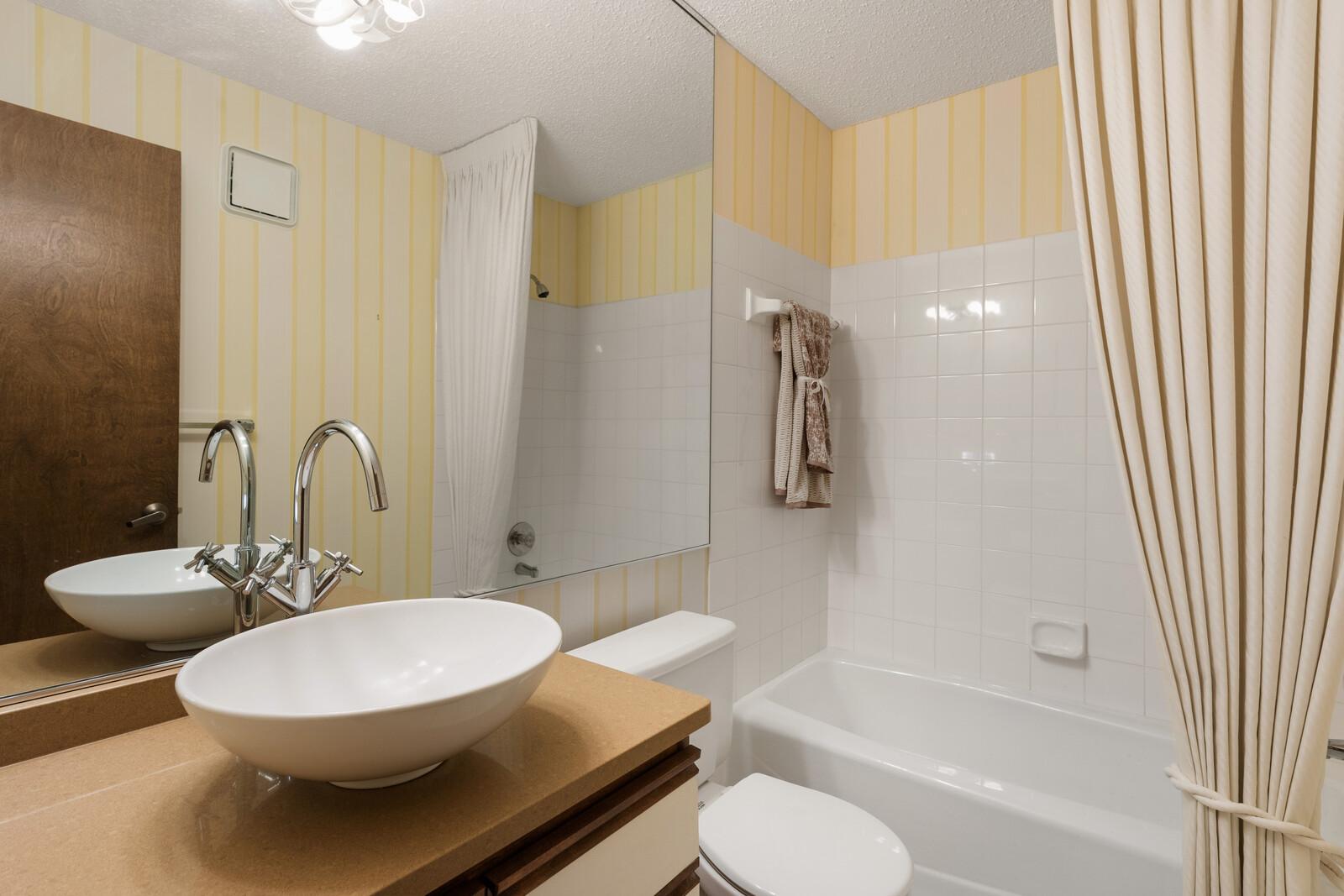 7250 Lewis Ridge Parkway, Unit 215 Edina, MN 55439 - Photo 16 of 35 Gallery Image 16