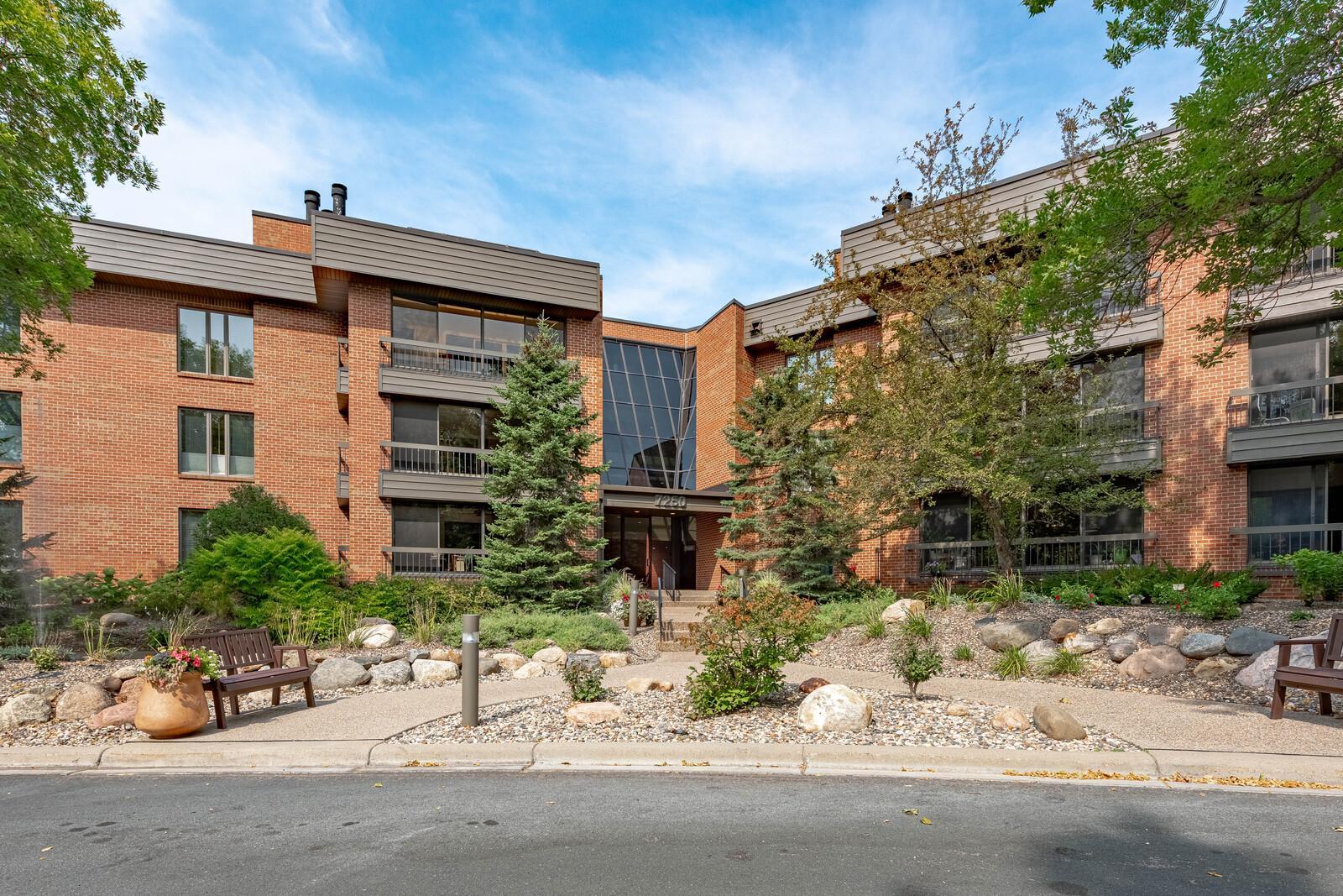7250 Lewis Ridge Parkway, Unit 215 Edina, MN 55439 - Photo 2 of 35 Gallery Image 2