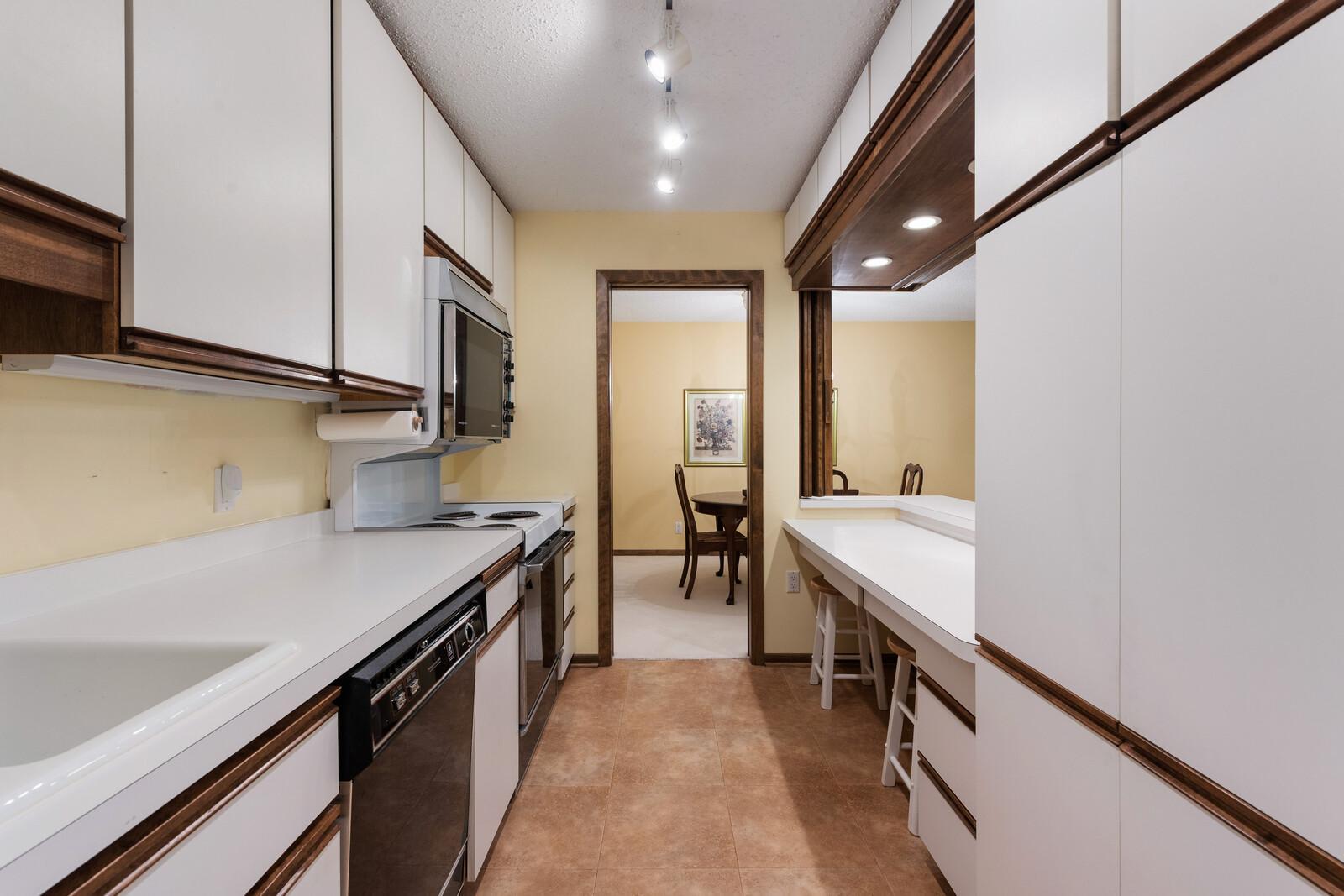 7250 Lewis Ridge Parkway, Unit 215 Edina, MN 55439 - Photo 5 of 35 Gallery Image 5