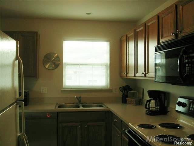 1896 Flagstone Circle, Unit 78 Rochester, MI 48307 - Photo 10 of 14 31227990-9.JPG