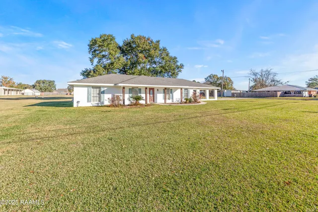 $2,000 | 1122 Dugas Road, Lafayette, LA 70507