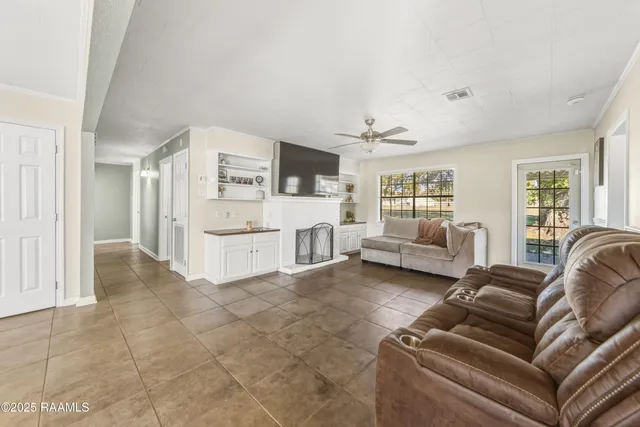 $2,000 | 1122 Dugas Road, Lafayette, LA 70507