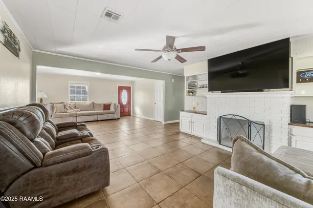 $2,000 | 1122 Dugas Road, Lafayette, LA 70507