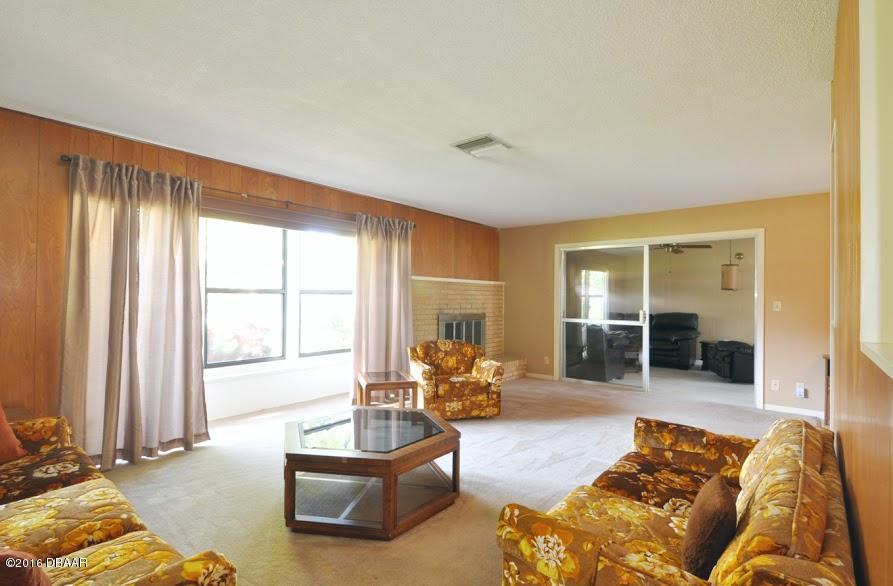 922 Valencia Road South Daytona, FL 32119 - Photo 16 of 31 living 2