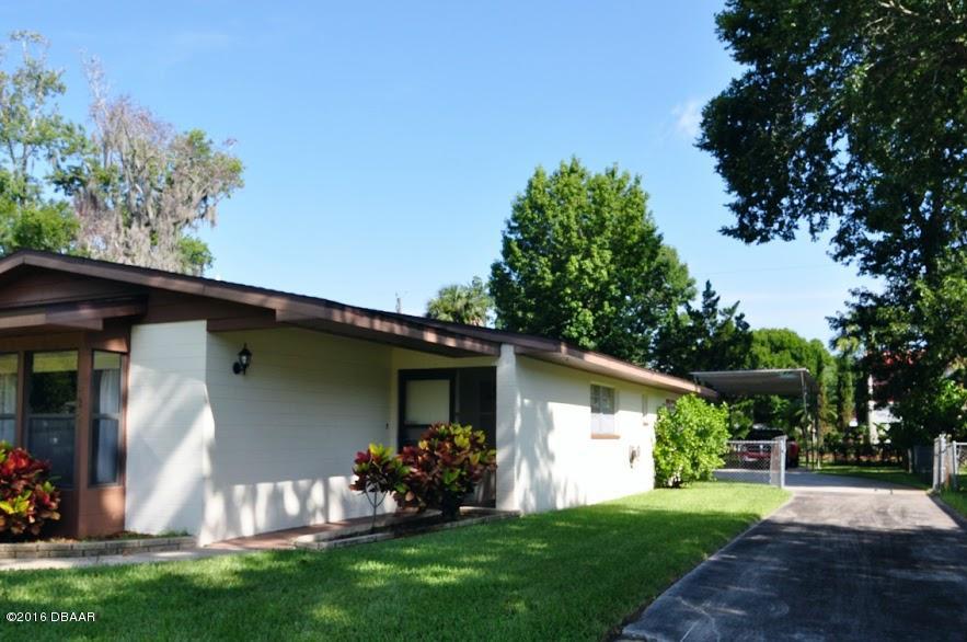 922 Valencia Road South Daytona, FL 32119 - Photo 10 of 31 driveway