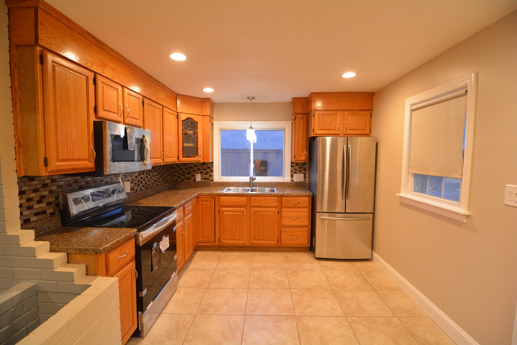 17 Hartley Street Springfield, MA 01104 - Photo 4 of 11 Gallery Image 4