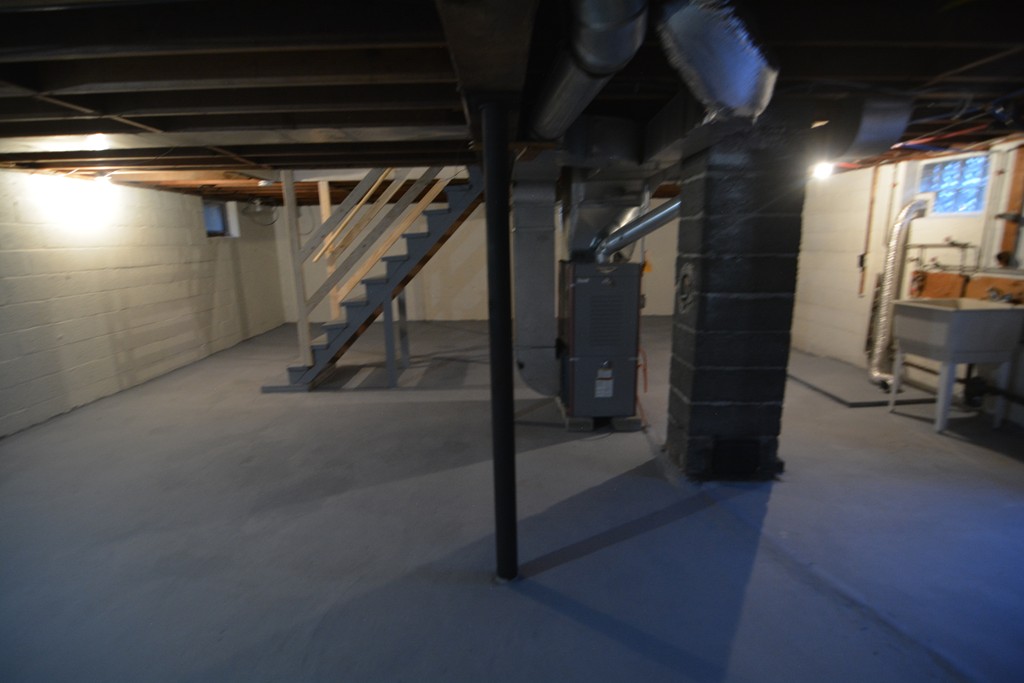 17 Hartley Street Springfield, MA 01104 - Photo 10 of 11 Gallery Image 10