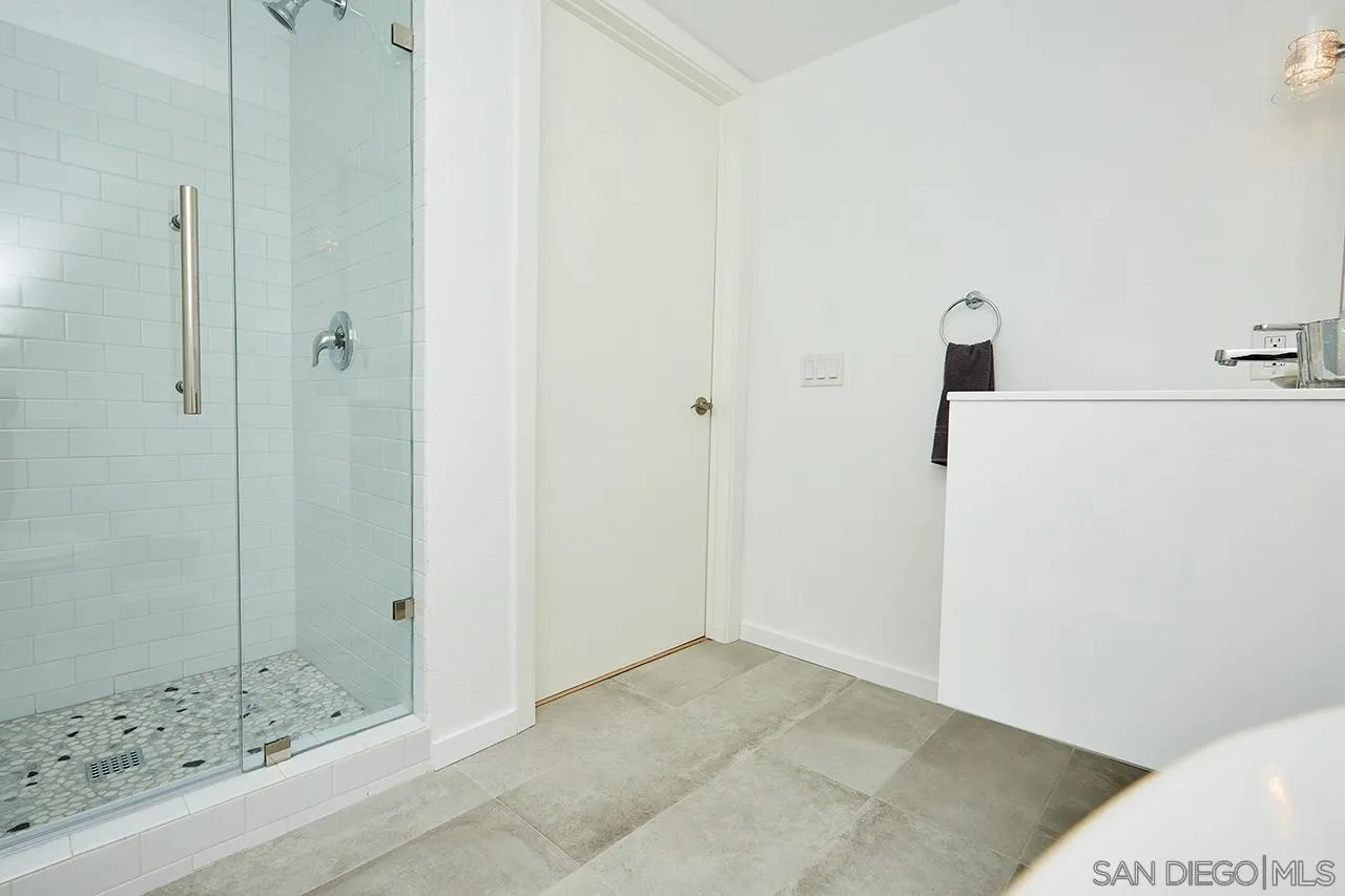 940 Sealane Drive, Unit 5 Encinitas, CA 92024 - Photo 18 of 49 a bathroom with a shower