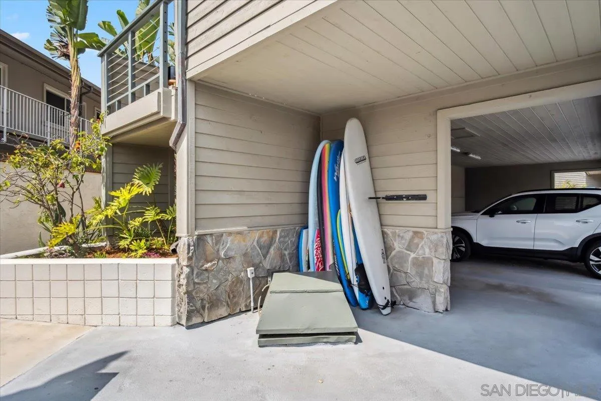 940 Sealane Drive, Unit 5 Encinitas, CA 92024 - Photo 23 of 49 a view of sitting area with furniture