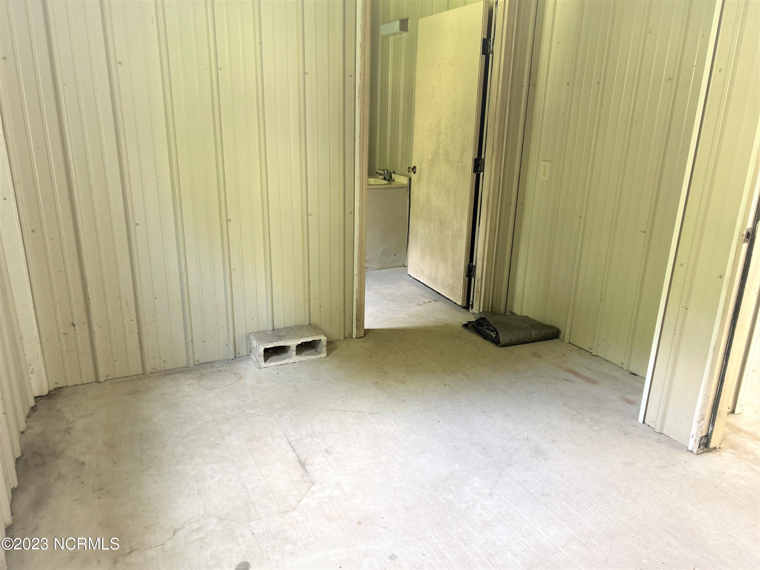 5182 Neuse Road Kinston, NC 28501 - Photo 36 of 46 Dressing Area