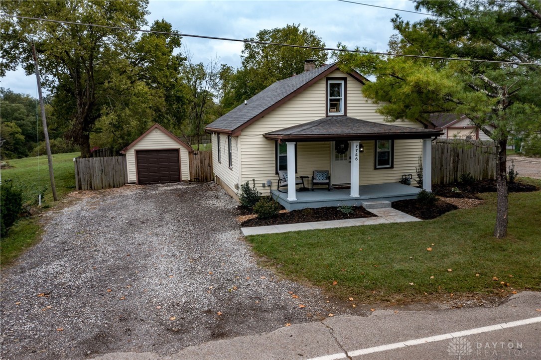 7746 Sharts Road Springboro, OH 45066 - Photo 2 of 37 Front driveway