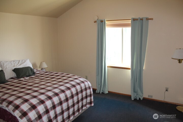 302 Davies Road Oroville, WA 98844 - Photo 5 of 37