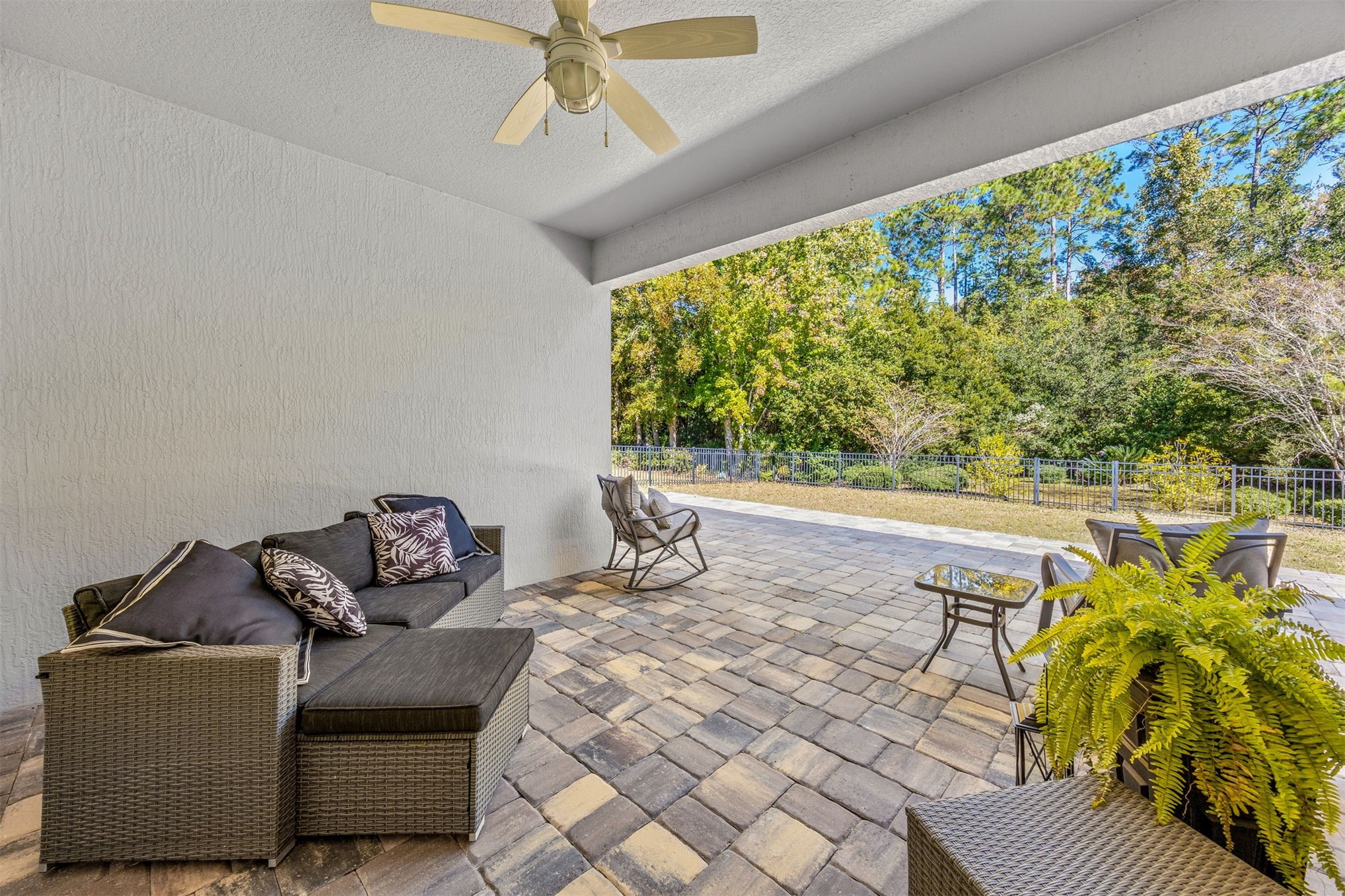 95050 Poplar Way Fernandina Beach, FL 32034 - Photo 2 of 42 a living room with furniture and a large window