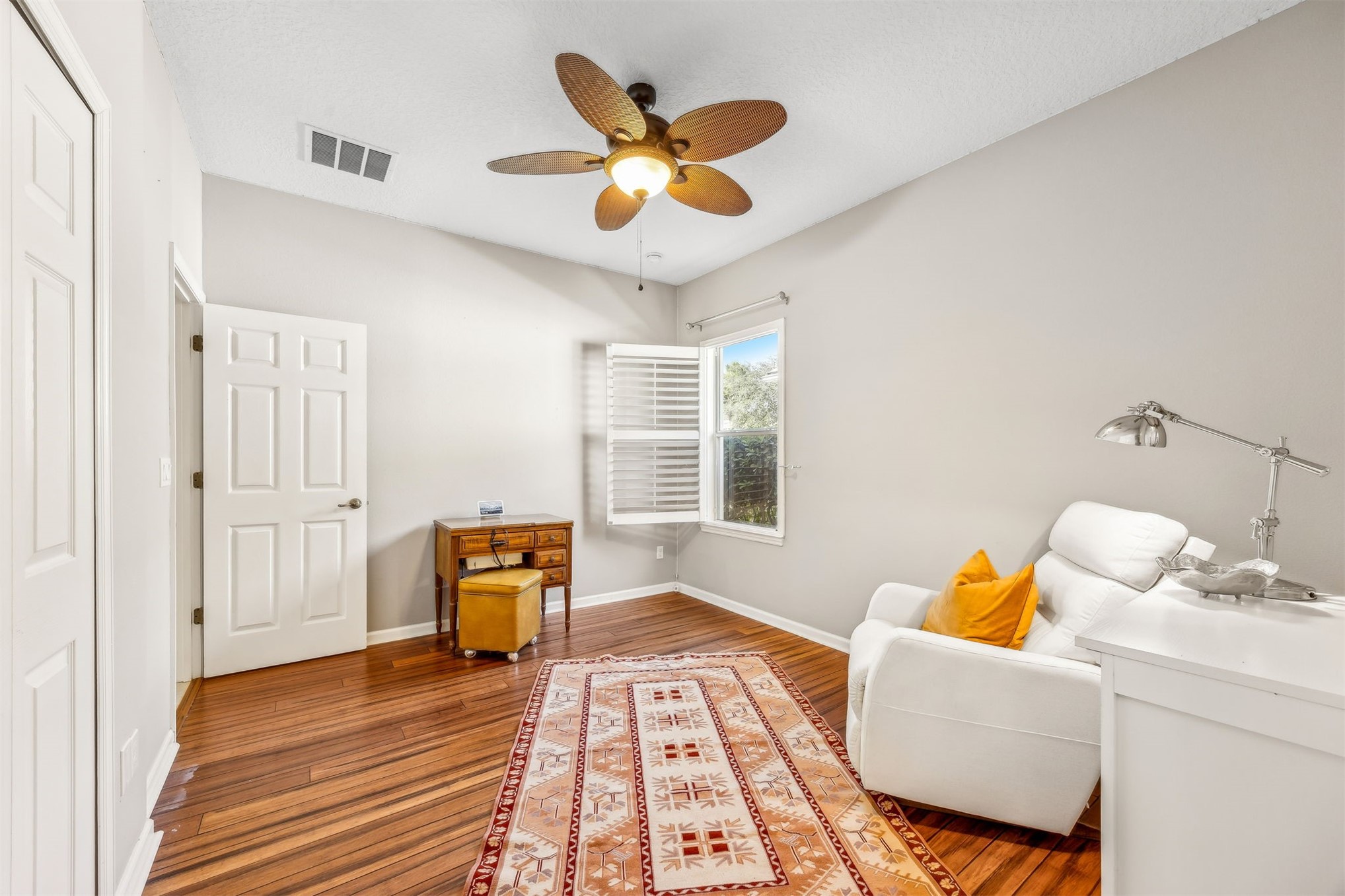 95050 Poplar Way Fernandina Beach, FL 32034 - Photo 26 of 42 a living room with furniture and a wooden floor