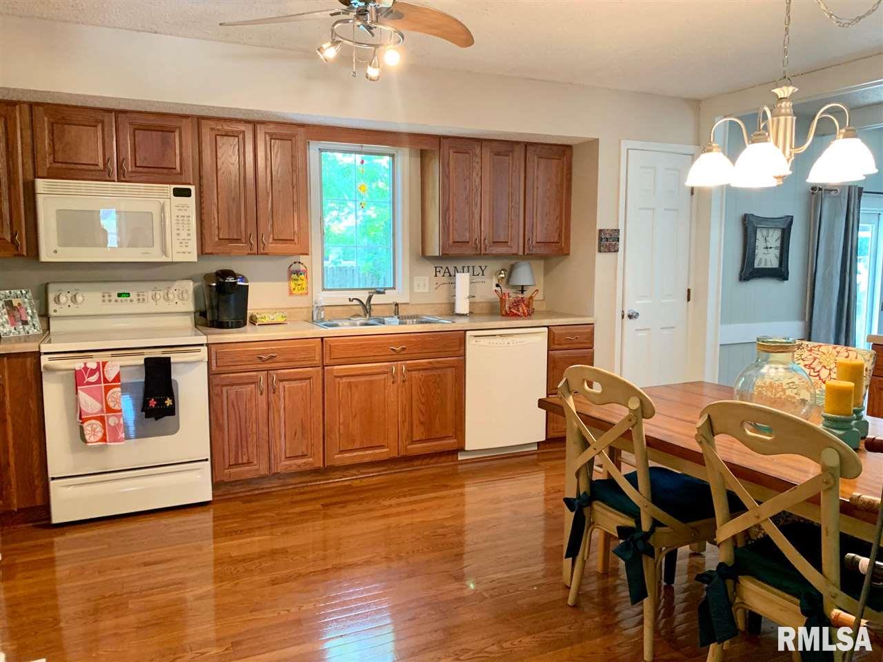 2560 Lindsay Road Springfield, IL 62704 - Photo 8 of 26