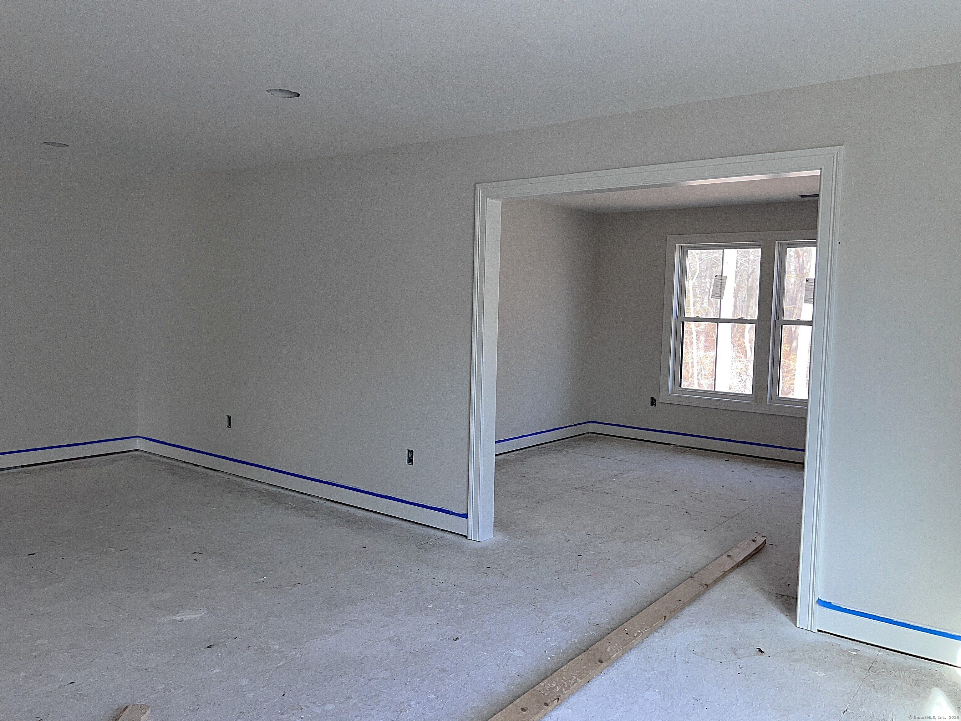 33 Village Circle, Unit 33 Guilford, CT 06437 - Photo 13 of 14 an empty room with a window