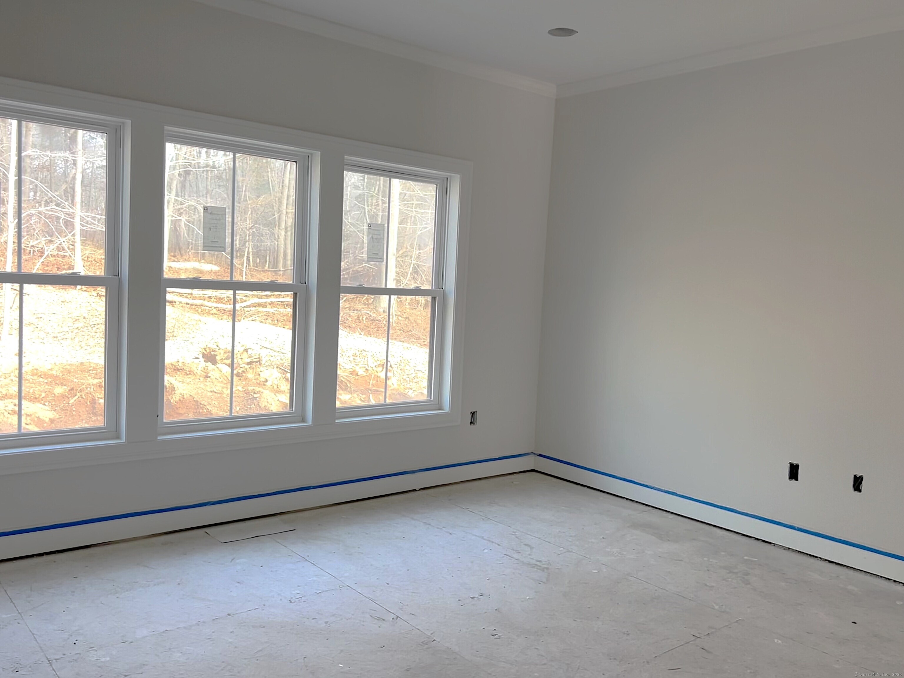 33 Village Circle, Unit 33 Guilford, CT 06437 - Photo 10 of 14 an empty room with a window