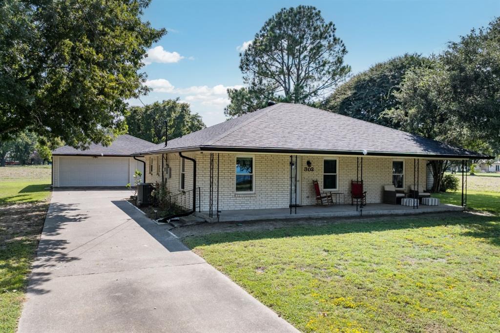 302 Santa Rosa Road, Unit R Trinidad, TX 75163 - Photo 3 of 23 a front view of a house with swimming pool