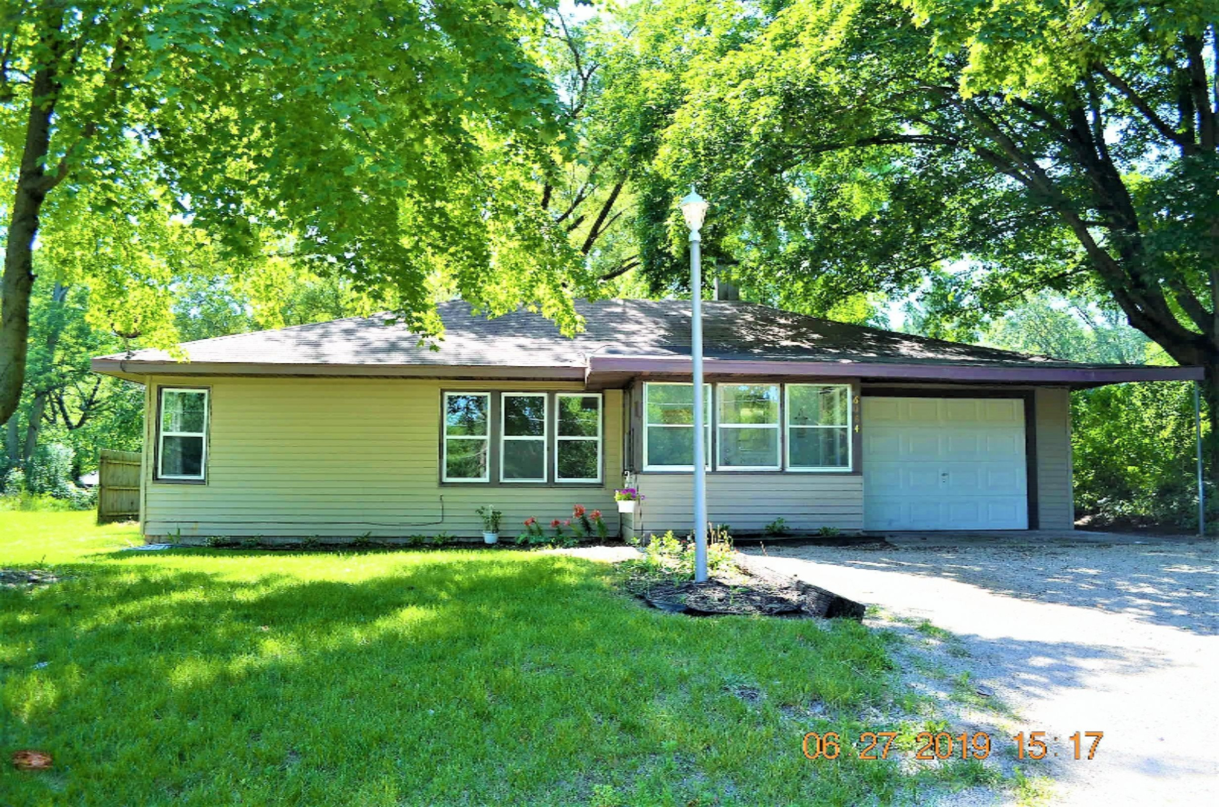 6164 Johnson Road Coloma, MI 49038 - Photo 2 of 18 DSC_0043