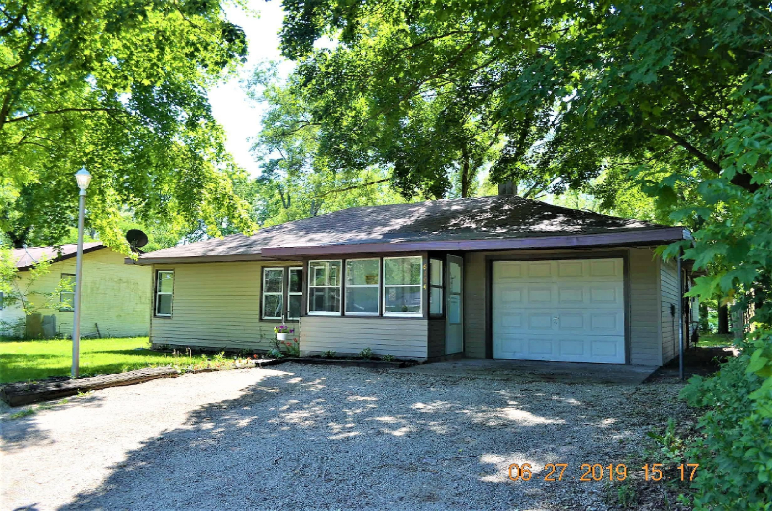 6164 Johnson Road Coloma, MI 49038 - Photo 3 of 18 DSC_0044