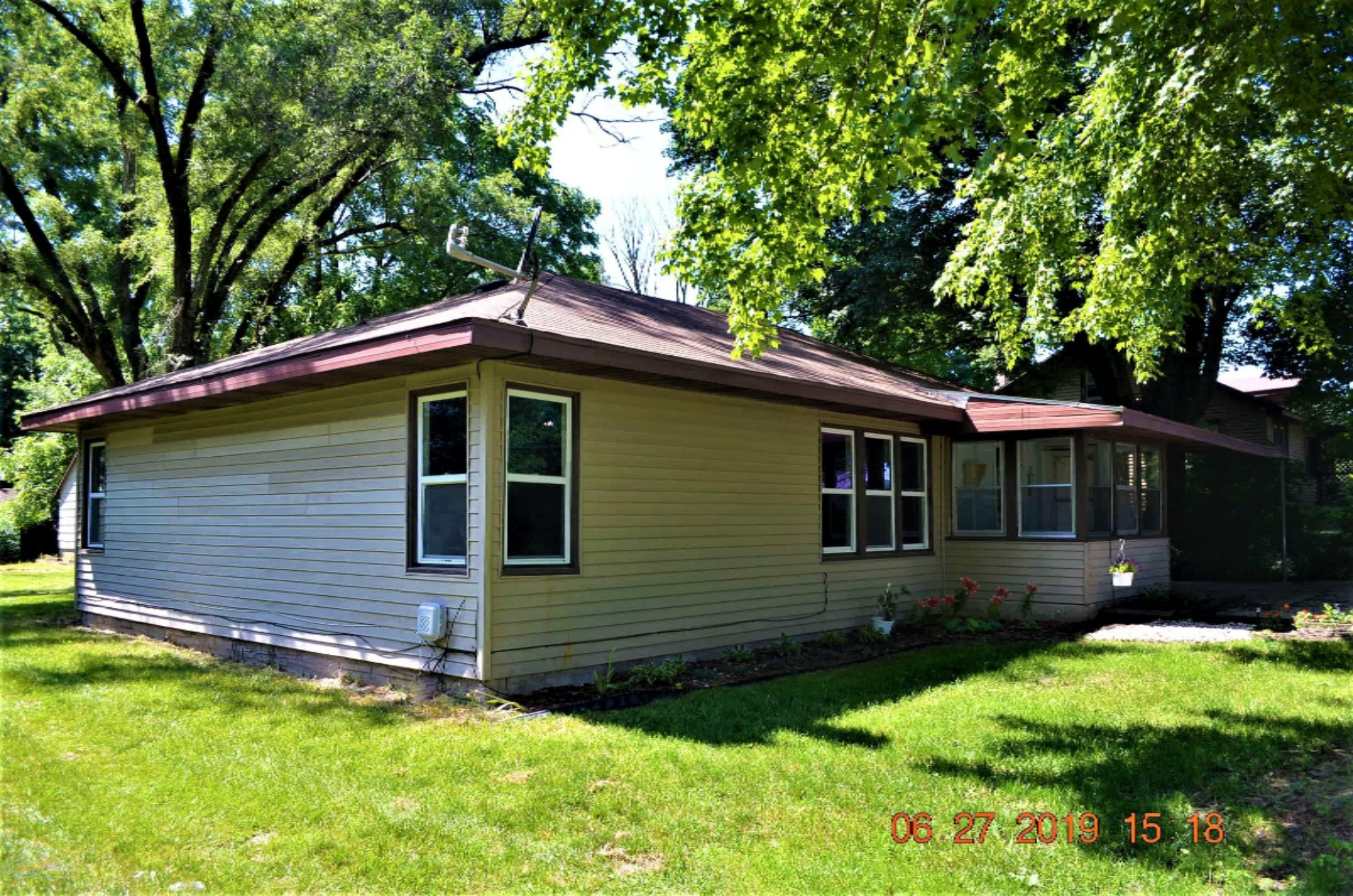 6164 Johnson Road Coloma, MI 49038 - Photo 4 of 18 DSC_0046