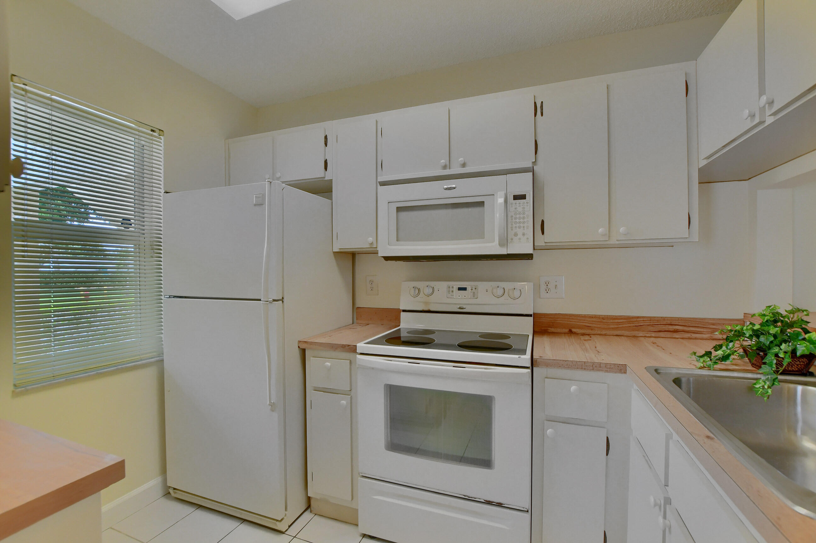 9847 Three Lakes Circle Boca Raton, FL 33428 - Photo 5 of 45 15_ebf_6435-hdr(5)