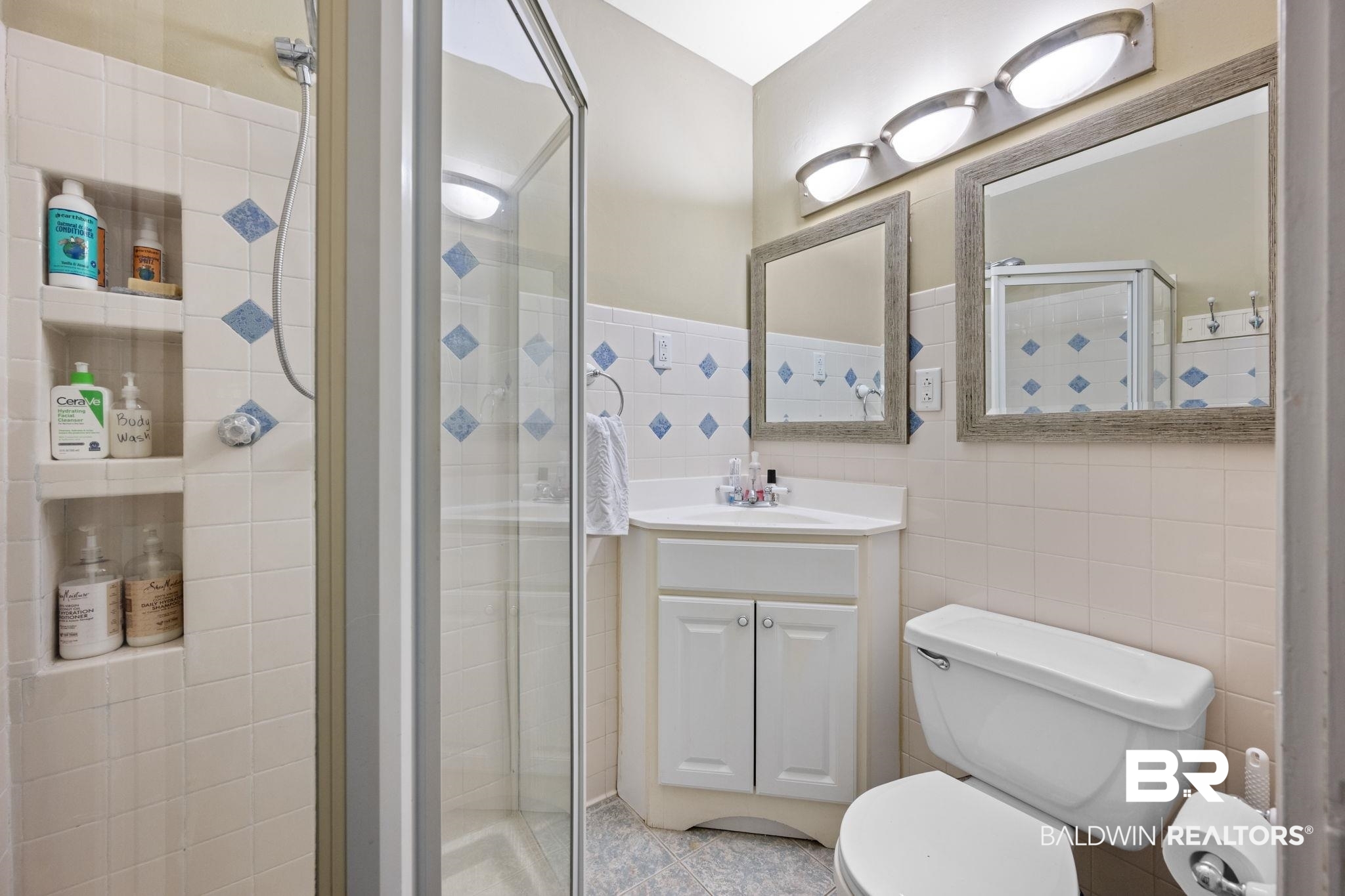 151 Houstreeton Street Mobile, AL 36606 - Photo 19 of 27 Hall Bath