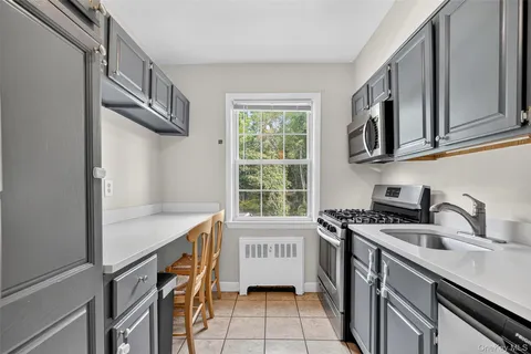 $329,000 | 11 Fieldstone Drive, Unit 130, Hartsdale, NY 10530