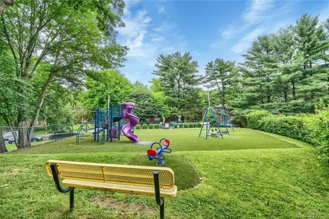 $329,000 | 11 Fieldstone Drive, Unit 130, Hartsdale, NY 10530