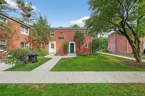 $329,000 | 11 Fieldstone Drive, Unit 130, Hartsdale, NY 10530