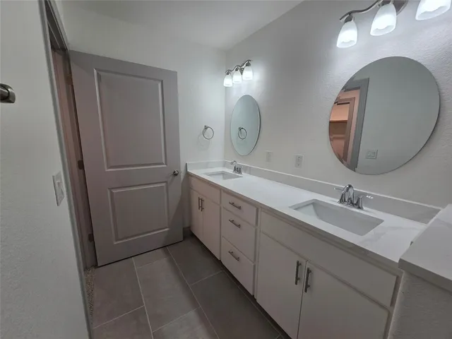 $2,100 | 2105 Tiger Trail, Unit 702, Round Rock, TX 78664