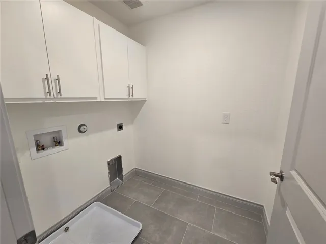 $2,100 | 2105 Tiger Trail, Unit 702, Round Rock, TX 78664