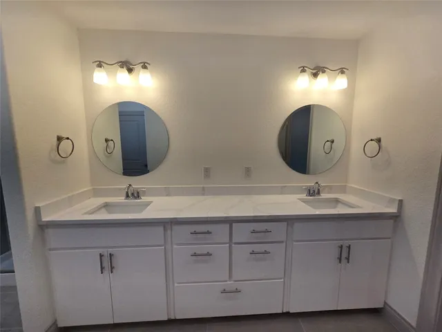 $2,100 | 2105 Tiger Trail, Unit 702, Round Rock, TX 78664