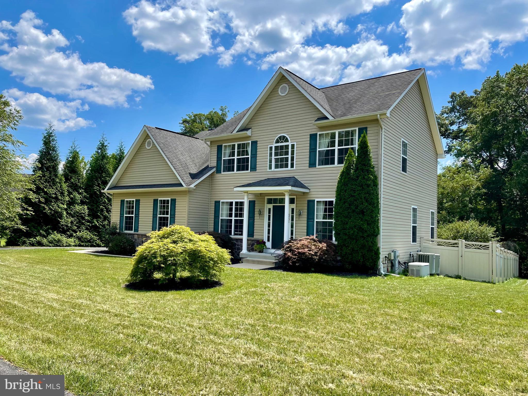 Front with fenced-in backyard