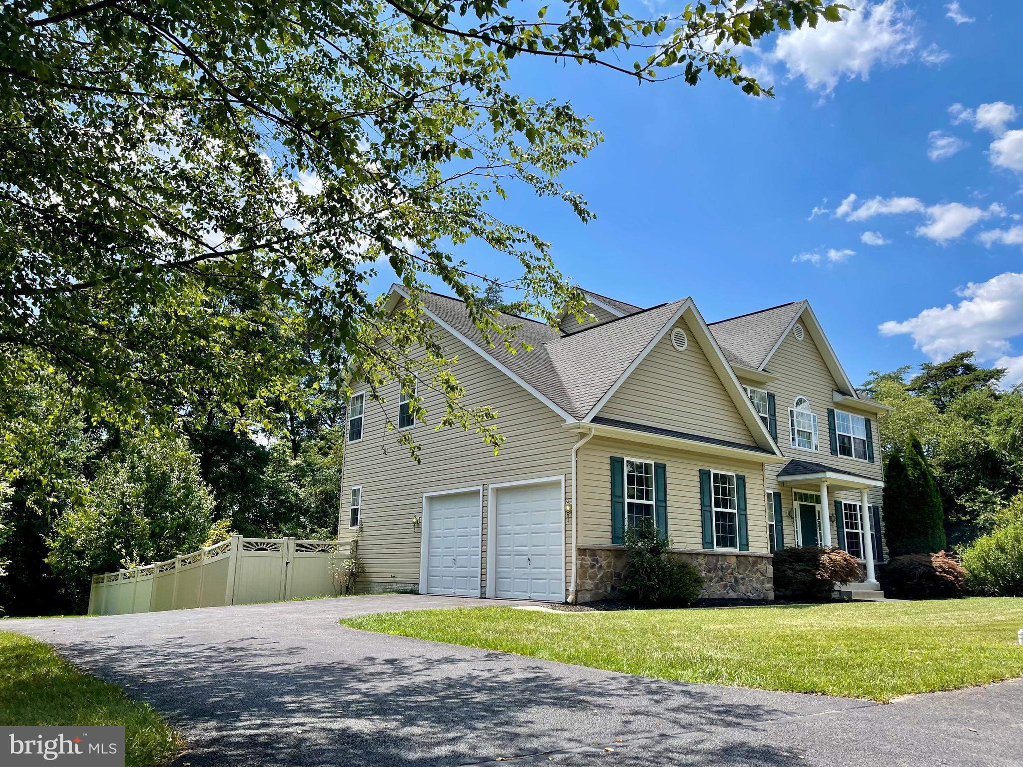 8205 New Cut Road Severn, MD 21144 - Photo 6 of 52 Side loading garage