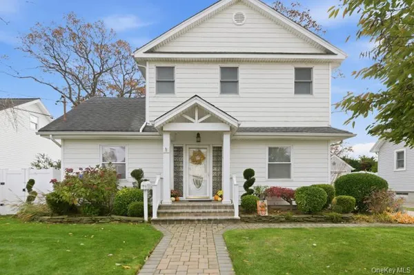 $790,000 | 42 Homecrest Court, Oceanside, NY 11572