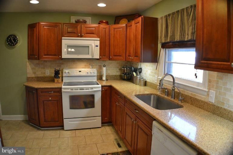 10173 Dahlgren Road King George, VA 22485 - Photo 2 of 24 Kitchen
